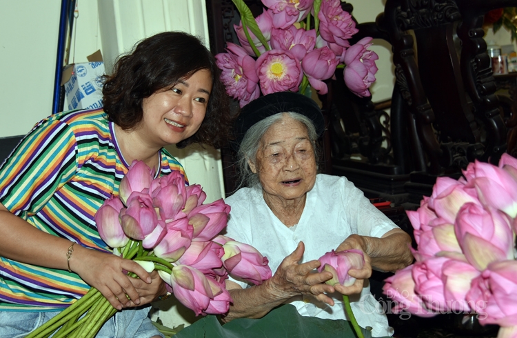 tra sen ho tay uop xoi len ngoi