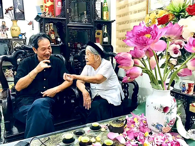 tra sen ho tay uop xoi len ngoi