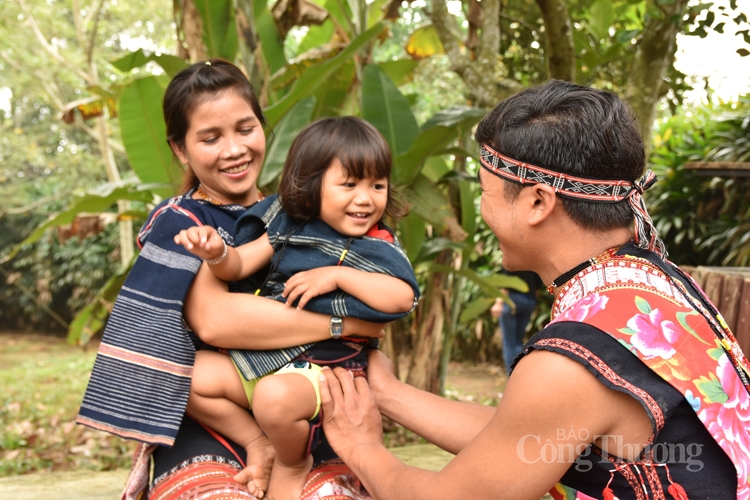 di du lich viet nam voi ngay hoi gia dinh tai ngoi nha chung