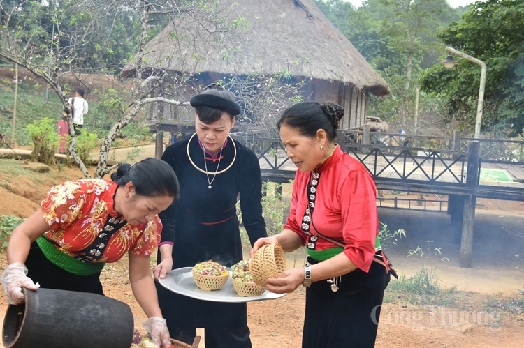 di du lich viet nam voi ngay hoi gia dinh tai ngoi nha chung