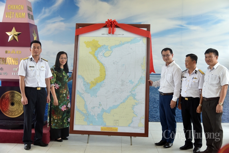 ngoi nha chung tiep nhan buc hai do viet nam