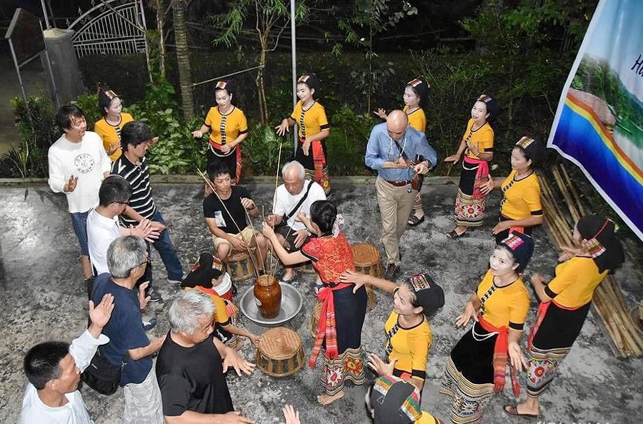 con cuong diem den hap dan noi mien tay xu nghe