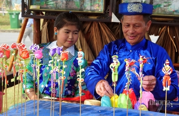 Những người “giữ lửa” đồ chơi Trung thu truyền thống