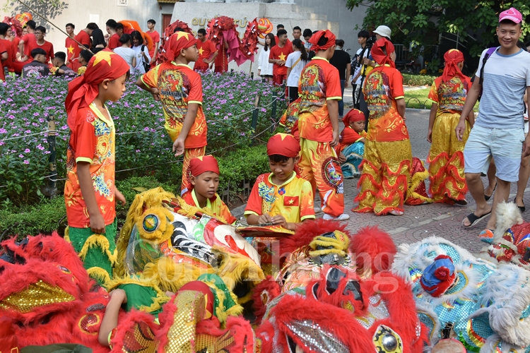 lien hoan mua rong truyen thong ha noi 2019