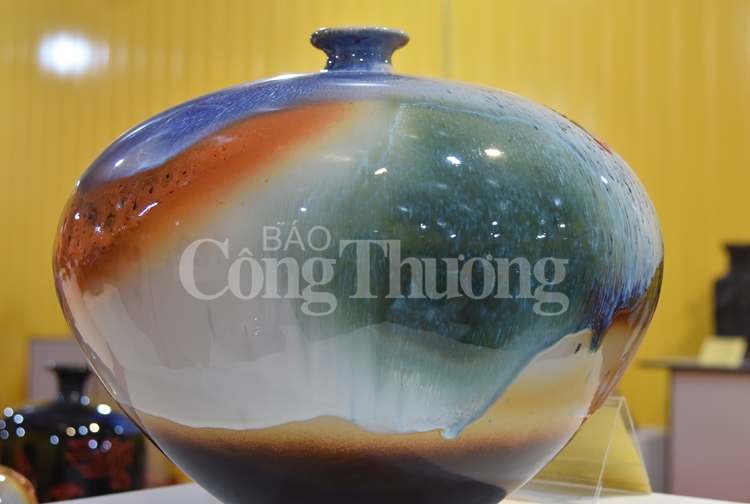 sac thai rieng doc dao gom bat trang