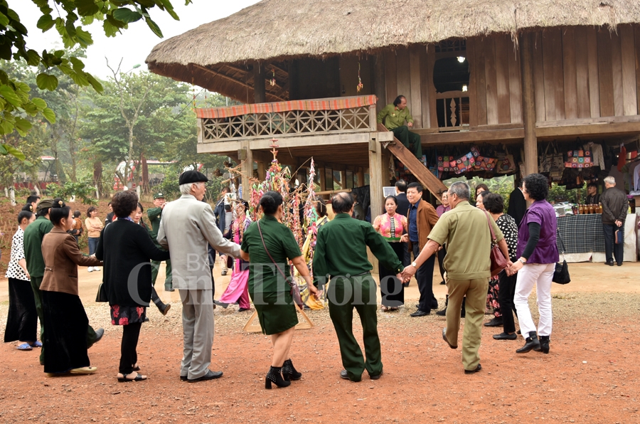 nam 2018 du khach den lang van hoa du lich cac dan toc viet nam tang ky luc