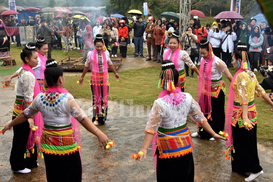 nam 2018 du khach den lang van hoa du lich cac dan toc viet nam tang ky luc