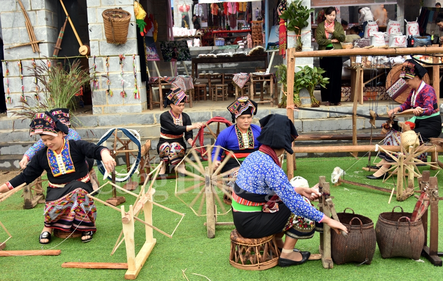 nam 2018 du khach den lang van hoa du lich cac dan toc viet nam tang ky luc