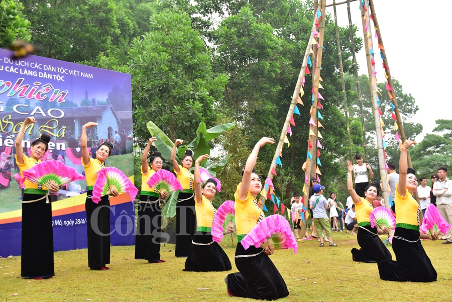 nam 2018 du khach den lang van hoa du lich cac dan toc viet nam tang ky luc