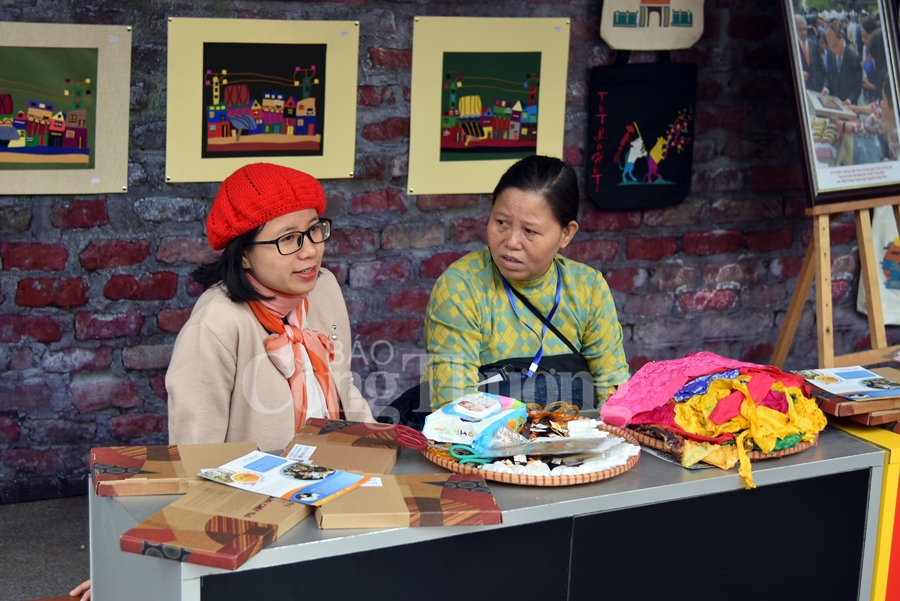 le hoi  van hoa dan gian trong doi song duong dai