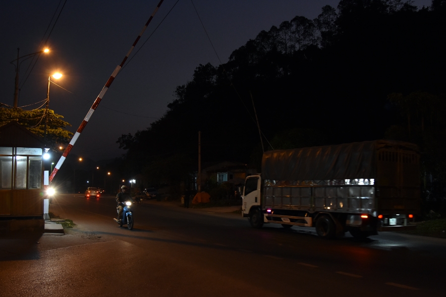 lang son dan tran chong buon lau