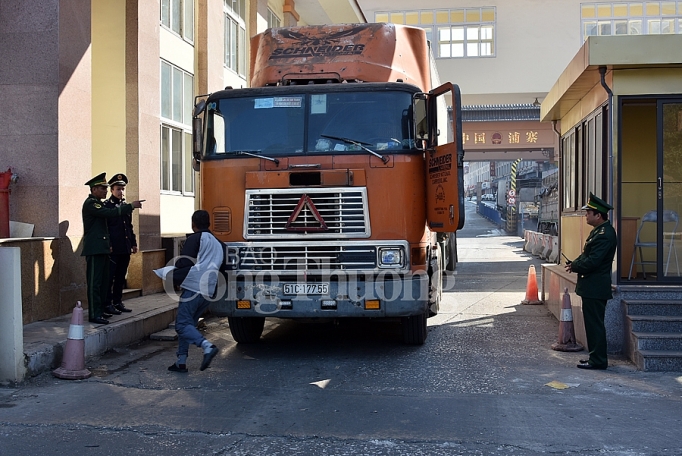 lang son dan tran chong buon lau