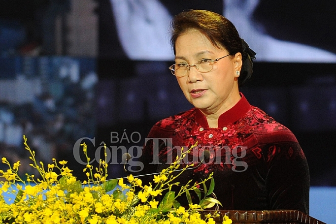 trao giai bua liem vang lan thu iii bao cong thuong nhan bang khen cho don vi xuat sac tieu bieu