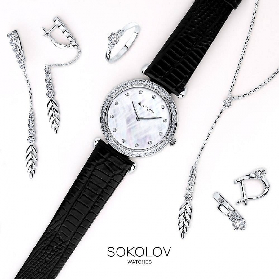 Đồng hồ bằng bạc nguyên khối có độ sáng bóng cao, tuy nhiên, để gìn giữ thì người dùng nên đeo và bảo quản sản phẩm đúng cách