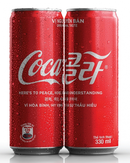 Coca-Cola tung phiên bản lon đặc biệt với logo song ngữ cùng thông điệp kết nối hòa bình coca cola tung phien ban lon dac biet voi logo song ngu cung thong diep ket noi hoa binh