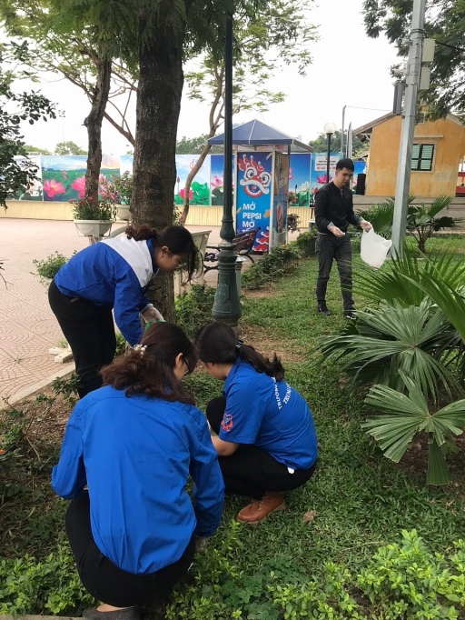 thanh nien ha noi ra quan bao ve moi truong