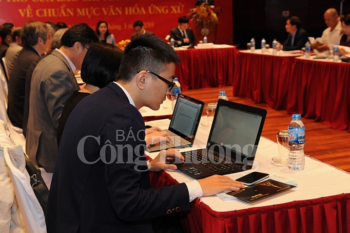 Nâng cao vai trò của báo chí trong truyền thông về chuẩn mực văn hóa ứng xử nang cao vai tro cua bao chi trong truyen thong ve chuan muc van hoa ung xu