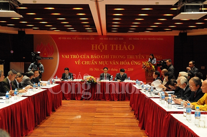 Nâng cao vai trò của báo chí trong truyền thông về chuẩn mực văn hóa ứng xử nang cao vai tro cua bao chi trong truyen thong ve chuan muc van hoa ung xu