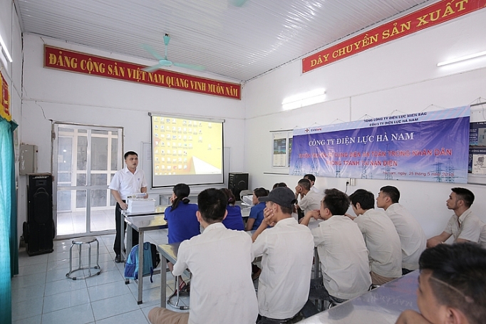 PC Hà Nam: Triển khai Chương trình Quốc gia về quản lý nhu cầu điện và tiết kiệm điện 2019 pc ha nam trien khai chuong trinh quoc gia ve quan ly nhu cau dien va tiet kiem dien 2019