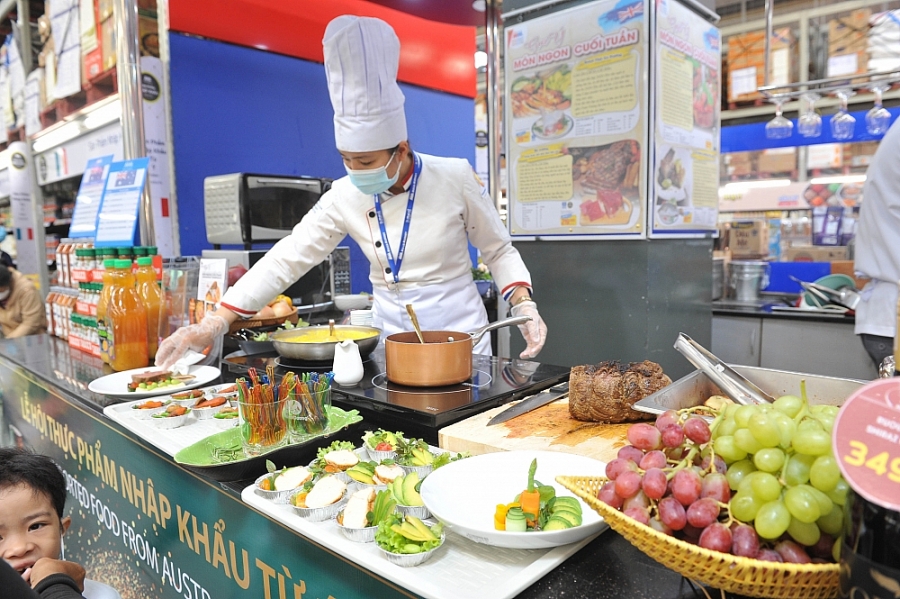 Khách hàng MM có thể trải nghiệm các món ăn đậm hương vị Úc do các đầu bếp chuyên nghiệp MM chế biến Khách hàng MM có thể trải nghiệm các món ăn đậm hương vị Úc do các đầu bếp chuyên nghiệp MM chế biến