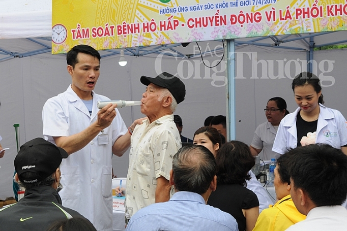vinh danh 10 thay thuoc tre viet nam tieu bieu nhan ngay suc khoe the gioi