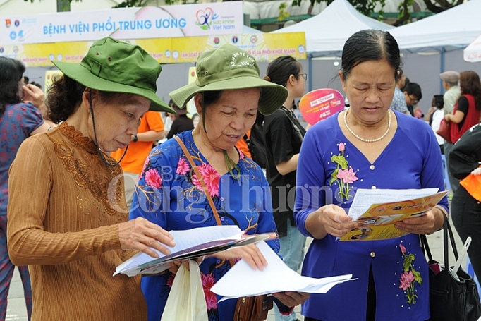 vinh danh 10 thay thuoc tre viet nam tieu bieu nhan ngay suc khoe the gioi