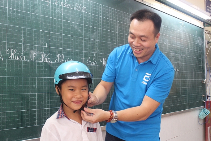 Abbott tiếp tục đồng hành với Dự án Mũ bảo hiểm đạt chuẩn cho gia đình abbott tiep tuc dong hanh voi du an mu bao hiem dat chuan cho gia dinh