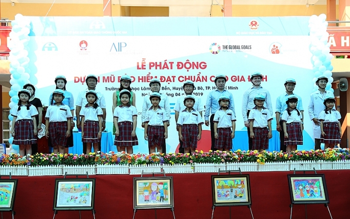 Abbott tiếp tục đồng hành với Dự án Mũ bảo hiểm đạt chuẩn cho gia đình abbott tiep tuc dong hanh voi du an mu bao hiem dat chuan cho gia dinh