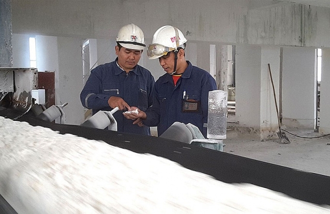 Năm 2021, đưa Nhà máy Điện phân Nhôm Đắk Nông vào hoạt động nam 2021 dua nha may dien phan nhom dak nong vao hoat dong