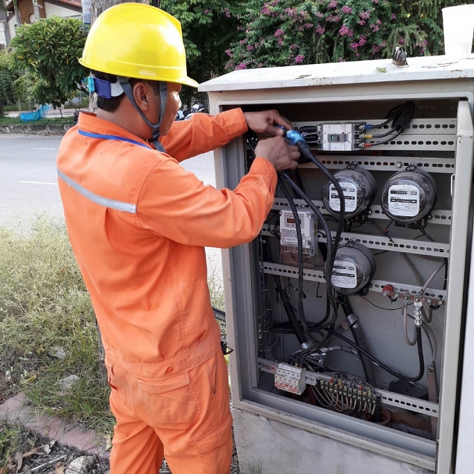 cong ty dien luc hoa binh day manh tuyen truyen tiet kiem dien