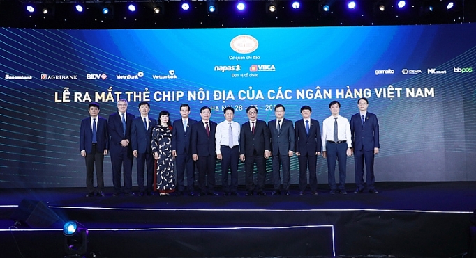 Sẵn sàng chuyển đổi từ thẻ từ sang thẻ chip san sang chuyen doi tu the tu sang the chip