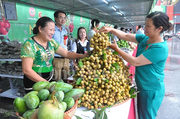 Bộ Công Thương sẽ hỗ trợ Sơn La quảng bá và kết nối tiêu thụ sản phẩm khai mac tuan le nhan va nong san an toan son la nam 2018