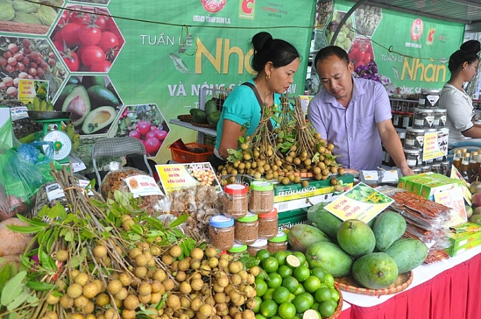 Bộ Công Thương sẽ hỗ trợ Sơn La quảng bá và kết nối tiêu thụ sản phẩm khai mac tuan le nhan va nong san an toan son la nam 2018