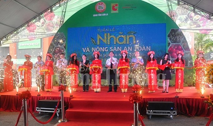 Bộ Công Thương sẽ hỗ trợ Sơn La quảng bá và kết nối tiêu thụ sản phẩm khai mac tuan le nhan va nong san an toan son la nam 2018