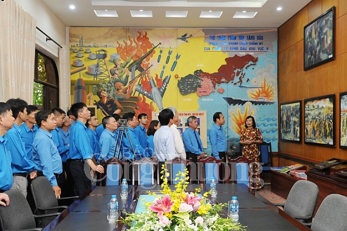 cong doan cong thuong viet nam dang huong tuong niem dong chi nguyen duc canh