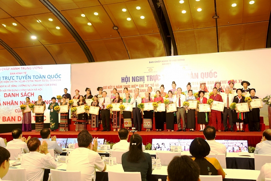 Hàng triệu hộ dân thoát nghèo nhờ nguồn vốn tín dụng chính sách hang trieu ho dan thoat ngheo nho nguon von tin dung chinh sach