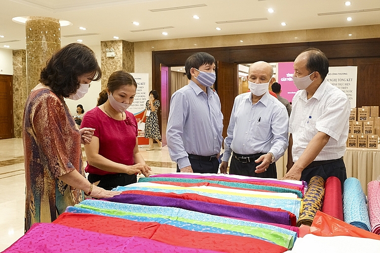 Thị trường trong nước là bệ đỡ vững chắc cho hàng Việt 4327-dscf1659-copy