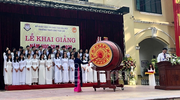 truong thpt chu van an nao nuc khai giang nam hoc moi