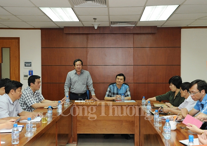 Đảng ủy báo Công Thương: Sinh hoạt chuyên đề về vai trò của Đảng trong chỉ đạo hội nhập kinh tế quốc tế dang uy bao cong thuong sinh hoat chuyen de ve vai tro cua dang trong chi dao hoi nhap kinh te quoc te