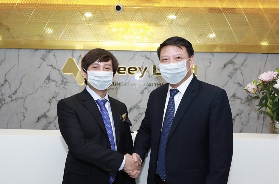 Ông Hoàng Mai Chung - Chủ tịch HĐQT, Công ty Cổ phần Tập đoàn Meey Land và Đại diện PwC Việt Nam ông Hoàng Việt Cường - Giám đốc Mảng tư vấn Doanh nghiệp, C Ông Hoàng Mai Chung - Chủ tịch HĐQT, Công ty Cổ phần Tập đoàn Meey Land và Đại diện PwC Việt Nam ông Hoàng Việt Cường - Giám đốc Mảng tư vấn Doanh nghiệp, C