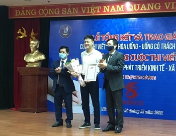 Trao giải và phát động 2 cuộc thi viết về ngành đồ uống