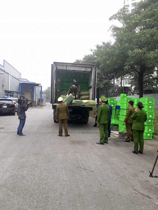 2 xe container hàng thực phẩm đông lạnh bị bắt tại bãi đỗ xe siêu thị, MM Mega Market lên tiếng 2 xe container hang thuc pham dong lanh bi bat tai bai do xe sieu thi mm mega market len tieng