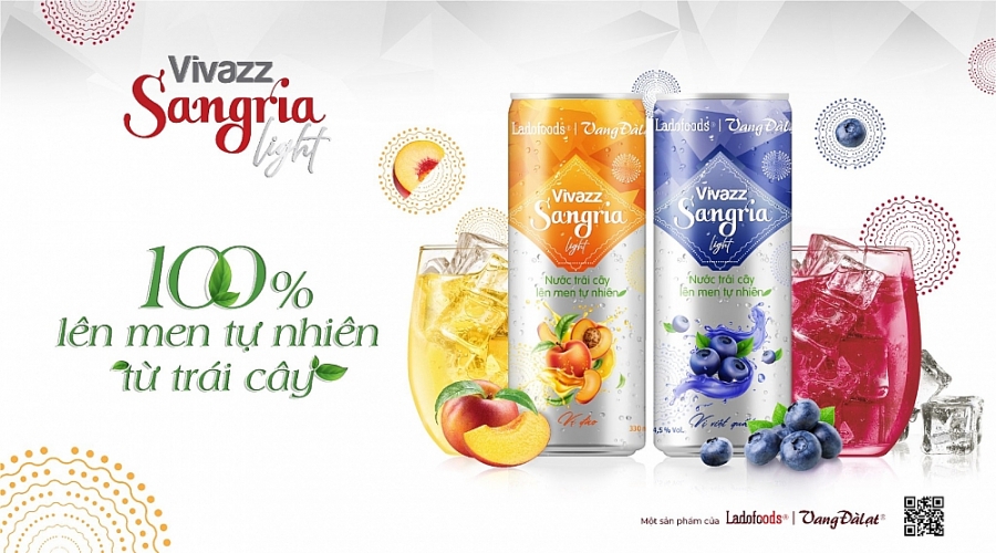 Vivazz Sangria Light - Sản phẩm đươc đóng lon dung tích 330 ml và có nồng độ cồn 4.5% thu được từ quá trình lên men tự nhiên từ trái cây Vivazz Sangria Light - Sản phẩm đươc đóng lon dung tích 330 ml và có nồng độ cồn 4.5% thu được từ quá trình lên men tự nhiên từ trái cây