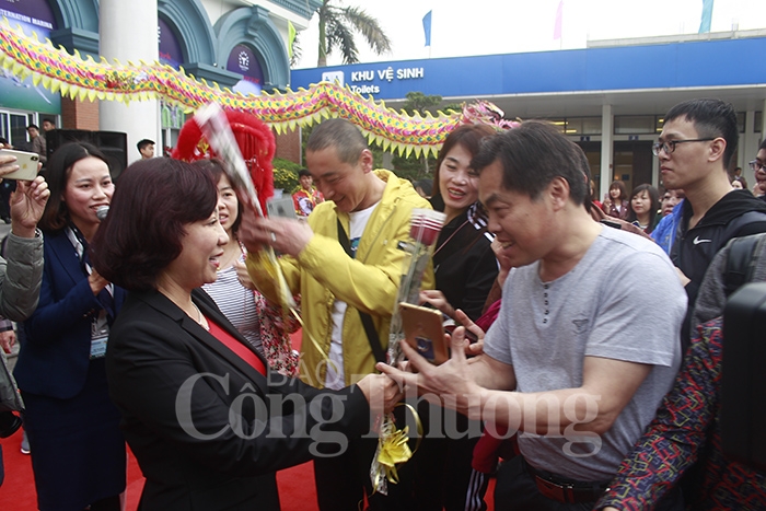 Quảng Ninh chào đón những vị khách đến “xông đất” ngày đầu xuân Kỷ Hợi quang ninh chao don nhung vi khach den xong dat ngay dau xuan 2019