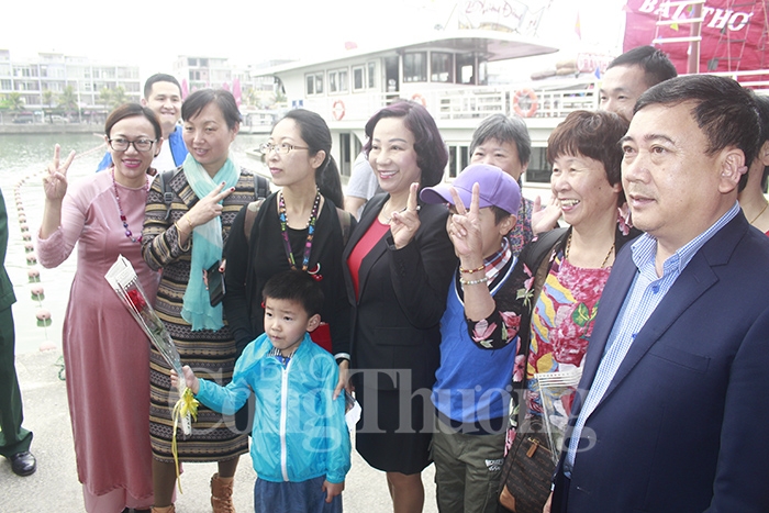 Quảng Ninh chào đón những vị khách đến “xông đất” ngày đầu xuân Kỷ Hợi quang ninh chao don nhung vi khach den xong dat ngay dau xuan 2019
