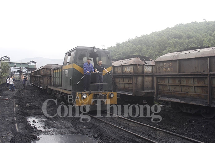 dung hoat dong tuyen duong sat lo phong nam cau trang