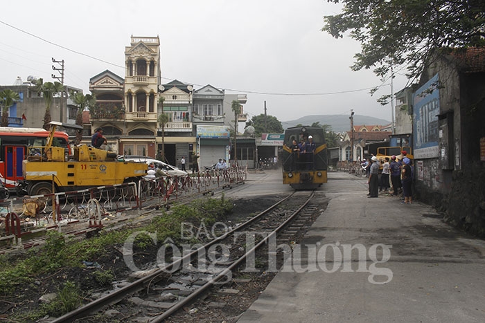 dung hoat dong tuyen duong sat lo phong nam cau trang