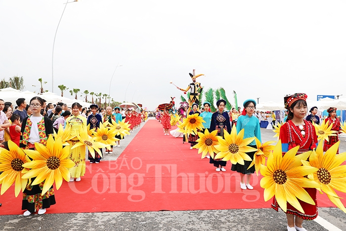 soi dong le hoi carnaval ha long 2019