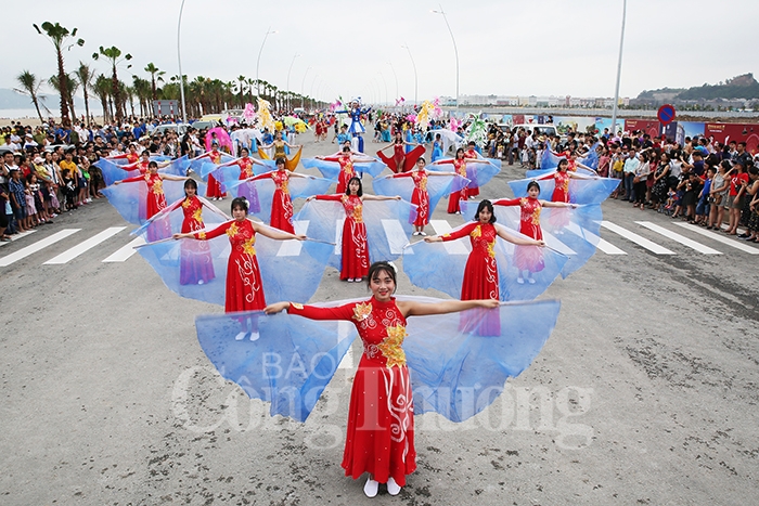 soi dong le hoi carnaval ha long 2019