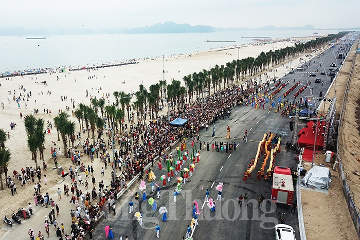 soi dong le hoi carnaval ha long 2019